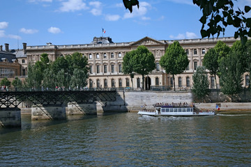 Fototapeta na wymiar Paris, Academy Bridge, a pedestrian crossing over the River Seine toward the Louvre