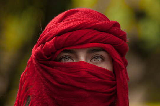 ojos verdes, latina 