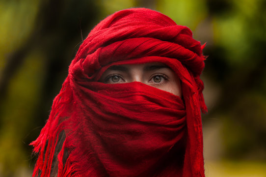 mirada de mujer fija e intensa