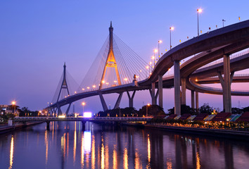 Obraz na płótnie Canvas Bhumibol 2 Bridge in Banfgkok