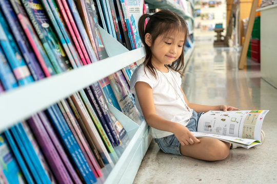 Bangkok, Thailand, 14 July 2017 : Kids reading book in library