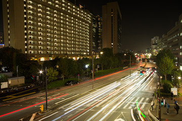 Fototapeta na wymiar 飯田橋交差点の車の流れの夜景