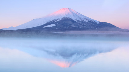 Fototapeta na wymiar 山中湖村　富士山と山中湖