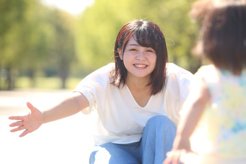 笑顔の母親