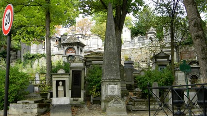 Fototapeta na wymiar A gorgeous cemetery in Paris