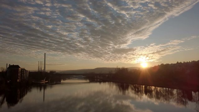 Flusslandschaft am Untermain bei Sonnenuntergang