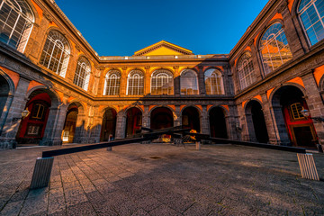 Fototapeta premium Sehenswürdigkeit in Neapel: Der Königspalast 'Palazzo Reale di Napoli'