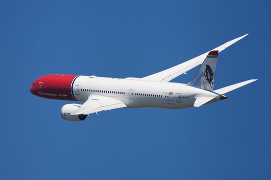 Norwegian Airlines Boeing 787-9 Dreamliner Banking