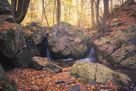 Petite cascade d'automne &agrave; Solwaster en Belgique