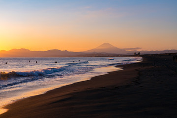 富士山と夕焼け 湘南の鵠沼海岸