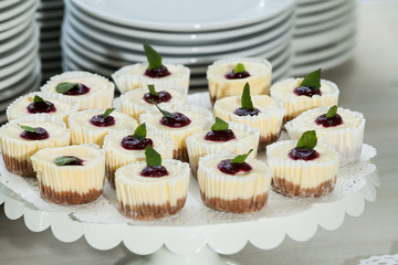 Event decoration; Individual presentation of desserts for party guests.