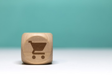 Pictogramme caddie sur cube en bois