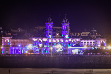 Naklejka premium Cityscape of San Sebastian at night (Basque Country, Spain)