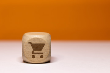 Pictogramme caddie sur cube en bois