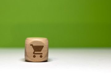 Pictogramme caddie sur cube en bois