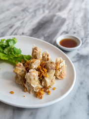 Pork dumpling with deep fried garlic