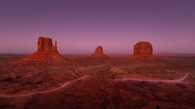 Beautiful sunset over the red rocks of Monument Valley in Arizona © Foto-Jagla.de