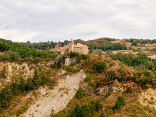Fototapeta na wymiar Apennine landscape and rural country