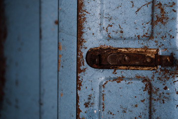 Industrial style  Werkzeugkasten Riegel Cyan Schwarz Rost Metallschrank Metallspint Kleiderspint retro strylisch Dekoration Schmuckkästchen Schrank Tür industriell rough raw