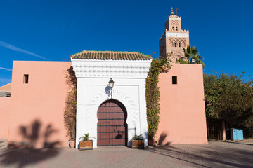 Fototapeta premium Koutoubia Mosque is the largest mosque in Marrakech, Morocco. It is also known by several other names, such as Jami ‘al-Kutubiyya, Koutoubia, Kutubiya, Kutubiyya and the Booksellers’ Mosque. Sunny day