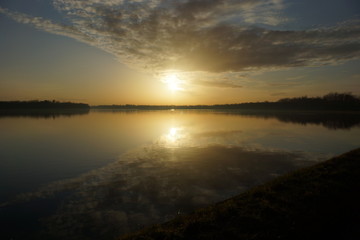 Wunderbarer Herbstsonnenuntergang