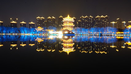 	中国　西安　大雁塔　広場　夜景