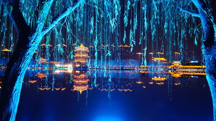 	中国　西安　大雁塔　広場　夜景