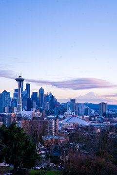 Sunset view of Seattle skyline and Mount Rainier, WA, USA