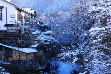 日本の冬　奥会津　湯西川温泉の雪景色　 - obrazy, fototapety, plakaty