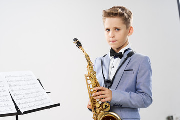 Fototapeta premium man playing saxophone