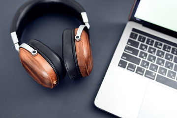 computer mouse and laptop