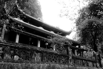 Fototapeta premium Vietnam Tam Coc Pagoda Bich Dong