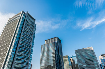 Fototapeta na wymiar 東京都千代田区丸の内の高層ビル群の街並み