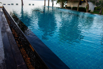 The beautiful seaside swimming pool is for tourists who like swimming.