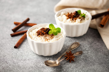 Rice porridge with cinnamon