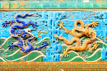 Obraz premium Chinese glazed tile dragon sculpture
