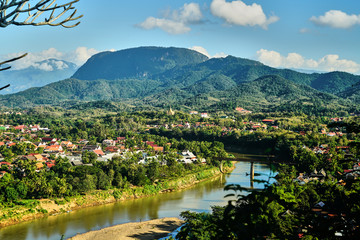 Obraz premium the town of luang prabang in laos