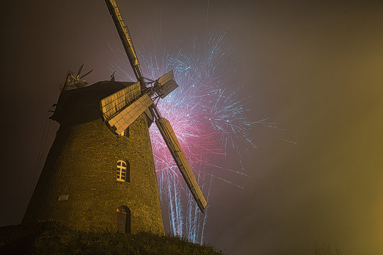 Stoomeler Windmühle mit Feuerwerk