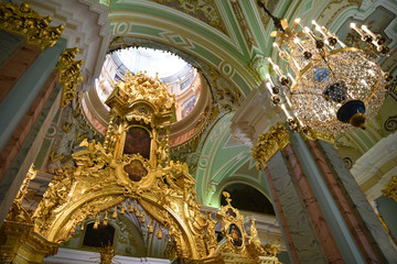 Stucs et ors de l'Eglise Pierre et Paul à Saint-Pétersbourg, Russie