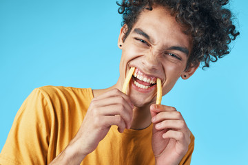 man eating an apple