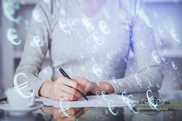 Fototapeta premium Ręczne robienie notatek w notatniku. Hologramy wykresu Forex z przodu. Pojęcie badań. Wielokrotna ekspozycja