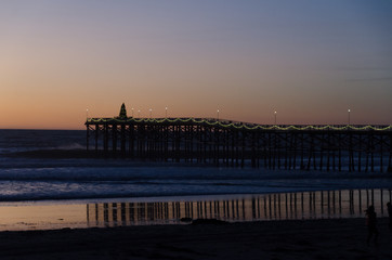 Obraz premium Sunset Lights At Crystal Pier
