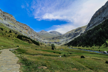 Fototapeta na wymiar Trekking in Monte perdido in Huesca.