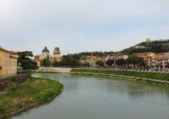 Obraz premium Landscape on the river and the city of Verona