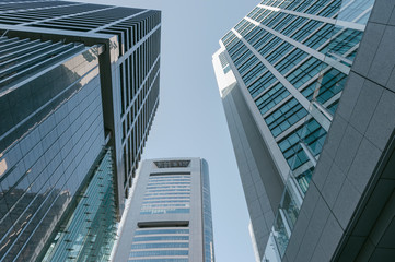 Fototapeta na wymiar 東京都港区汐留の高層ビルが立ち並ぶ街並み