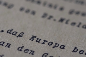 schr&auml;ger schriftzug europa auf b&uuml;ttenpapier antik alt