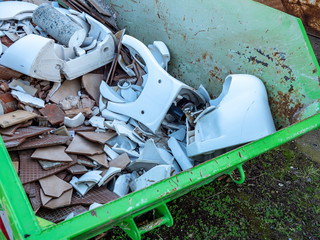 Container mit Bauschutt von einem Hausbau