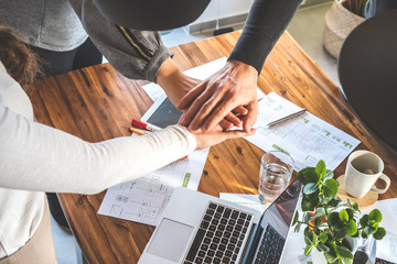 Teamarbeit im Büro 