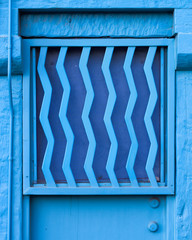 Naklejka premium Wavy blue door frame in the historic district of Santa Fe, New Mexico