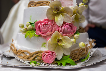 Fototapeta na wymiar wedding cake with roses